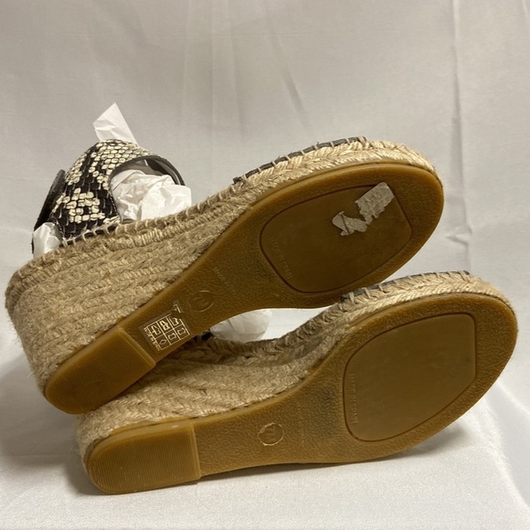 VINCE Sophie Snake Embossed Espadrille Ankle Strap Wedges Tan Size 7 - Picture 5 of 7